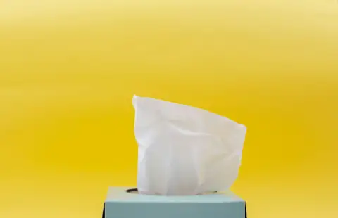 Tissue paper: white tissue paper in blue box