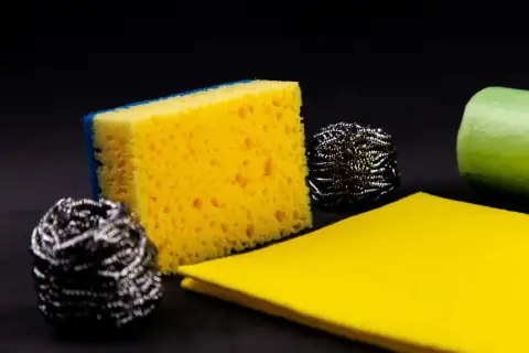 Scrubbers & sponges: yellow sponge between two steel wools