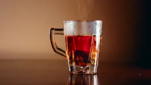 Mugs, cups & glasses: clear tea glass